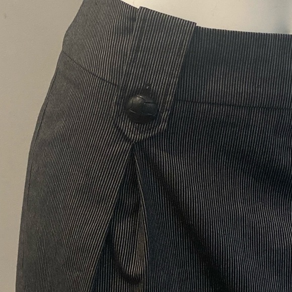 Costa Blanca made in USA Pinstripe Skirt size 6 zip back Button detail Pleat - Picture 2 of 5